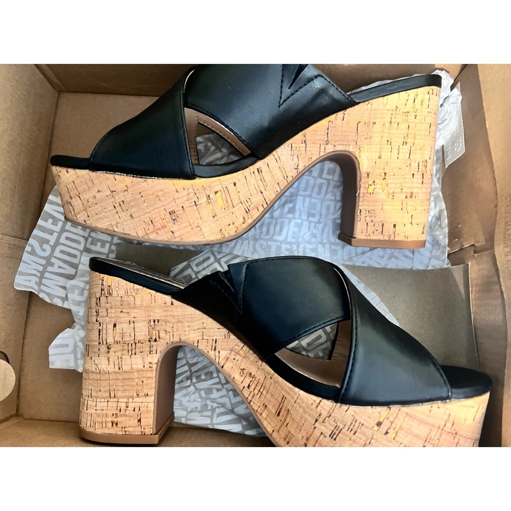 Steve Madden platform slide in size 7.5 only work once.